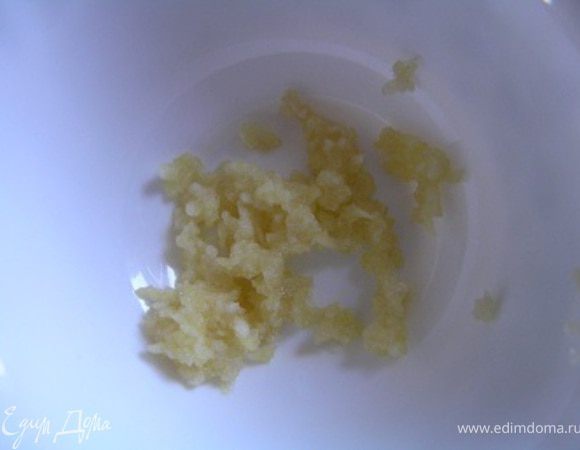 Приготовить маринад. Чеснок измельчить.