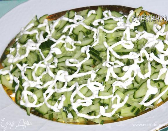 Сверху немного полить майонезом.