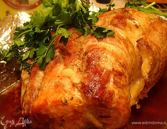 Запекать под фольгой при темп-200-220 гр. часа 2-2,5. Периодически подливать маринад,который мы оставили. Для подрумянивания куска- откройте фольгу за 15 минут до окончания запекания.
