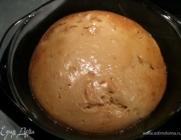 Поставить в разогретую до 150 градусов духовку. Выпекать 1 час. Вынуть, остудить до комнатной температуры в форме. Поставить в холодильник для охлаждения минимум на 2 часа. Подавать с чем угодно, можно и вообще без ничего получается очень вкусно и нежно. Приятного аиппетита!