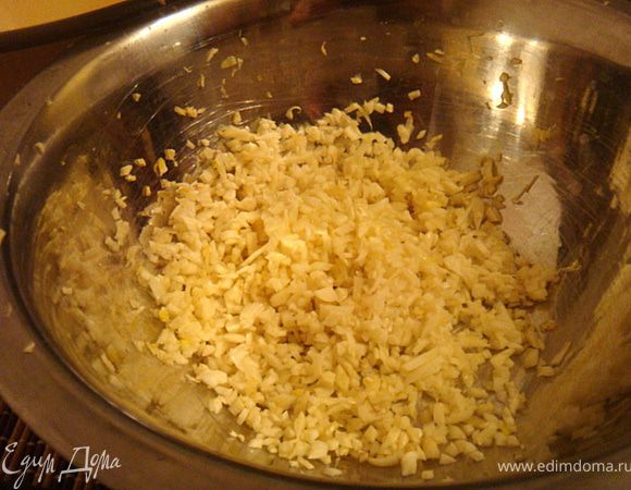 Чеснок меленько режем!