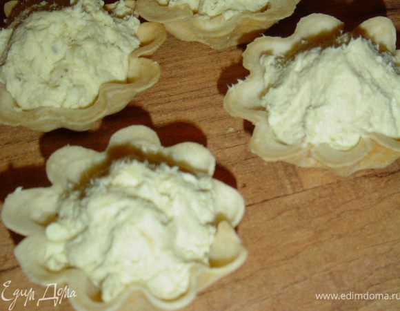 Корзиночки наполняем муссом,