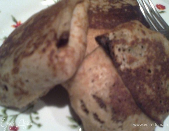 Я уже знаю,что мои мужчины съедят по 4-5 блинчиков,поэтому обжариваю не все,остальные потом,перед подачей.