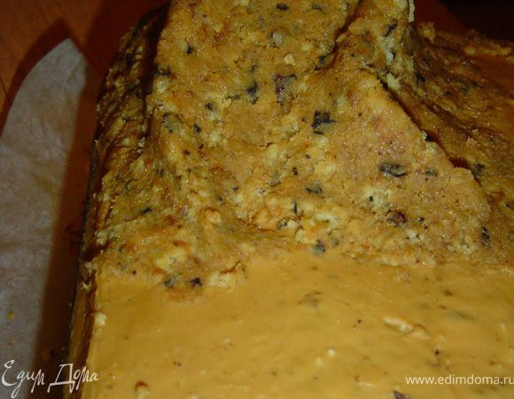 А теперь смазываем масляным кремом всю поверхность торта.