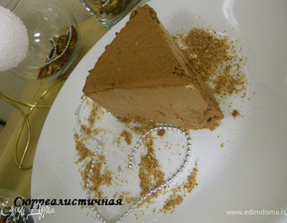 Подаем с нежирными сливками или шариком мороженого.Торт очень  нежный  и безумно шоколадный, прекрасный финал праздничного ужина! Это вам дорогие мои, приятного аппетита. С праздниками и спасибо вам !