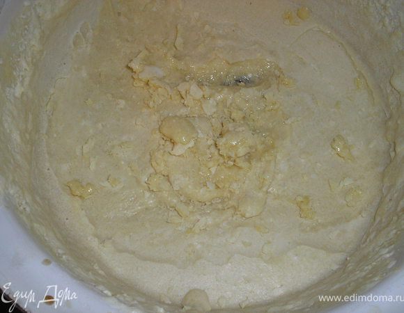 Взбиваем до осветления и загустения массы, минут 10-15. Если масса немного засахарится, не страшно, в креме разойдется. Остужаем.