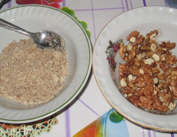 Готовим начинку. Мелем орехи.  