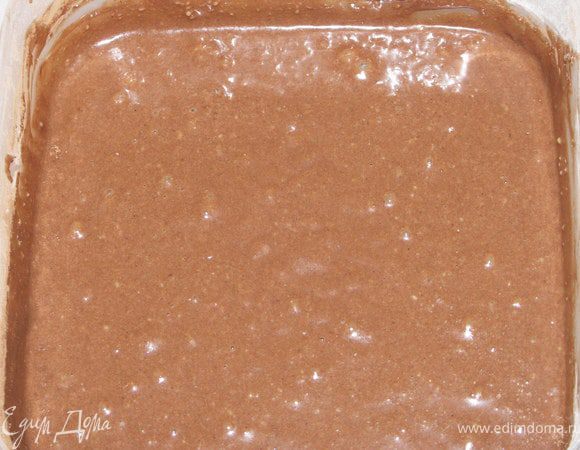 Всеим муку с разрыхлителем(заранее перемешанные). Перемешаем. Добавим экстракт ванильный или сахар(пудру). Тесто готово.Дадим ему созреть мин.20.В это время разогреем духовку до 180С.