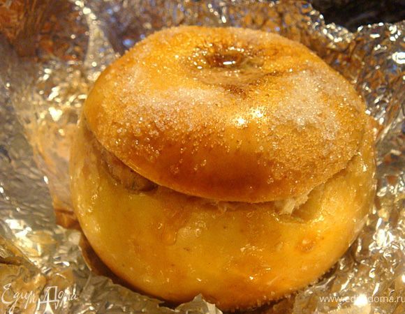 потом открываем фольгу- обмазываем каждое яблочко кусочком слив.масла и присыпаем сахаром и кунжутом- отправляем в духовку еще на 5 минут для подрумянивания.
