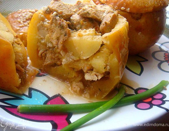 Подавать такие яблочки непременно со сметаной и с вашим любимым гарниром-отлично подойдет рис!
