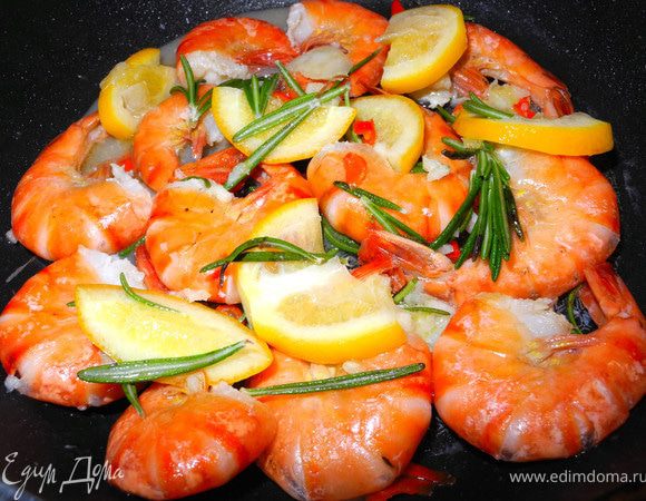 Затем быстро (по 1 минутке с каждой стороны до покраснения) обжарить. 