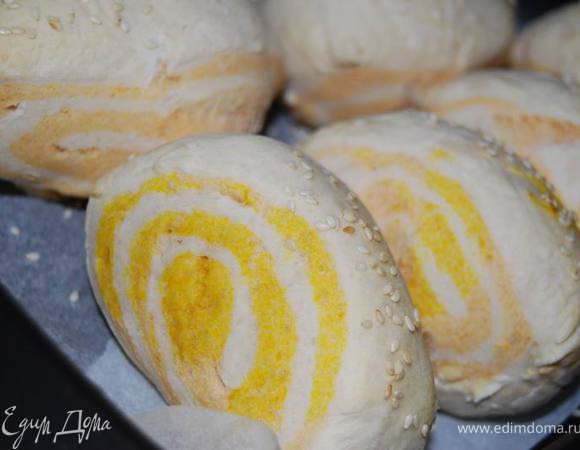 Треть пампушек я запекла в духовке  (20 минут при 190градусах) ,смазав их растительным маслом и присыпав кунжутом. По вкусу получилось похоже на багет.