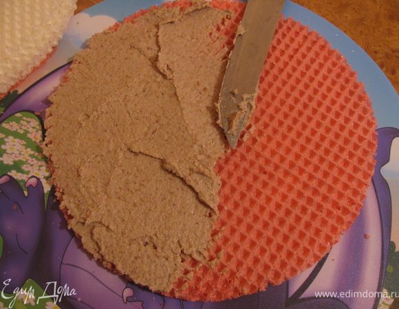 Намазываем крем на коржи и Вуаля,наши вафли готовы))))