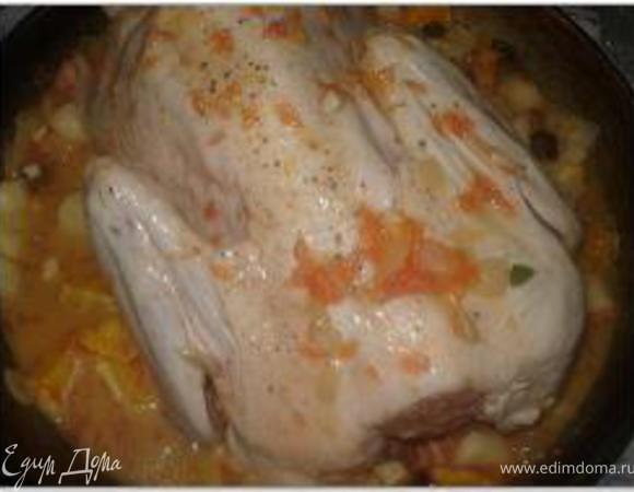 Форму смазать маслом, выложить утку и поставить в разогретую до 180 градусов духовку на 1,5-2 часа.