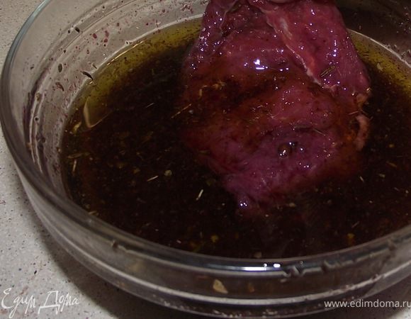 Только под ним и над ним - уже начинку с чесноком и клюквой
