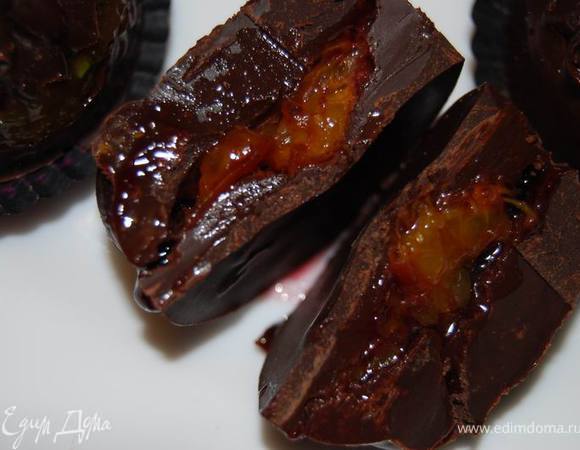 Еще была экспериментальная начинка черника+мандарин. Получилось тоже интересно. А вот еще какая мысль возникла - вкусно получится с мягкой курагой,которую можно замочить в лимонно-сахарно-коньячном сиропе с розмарином. 