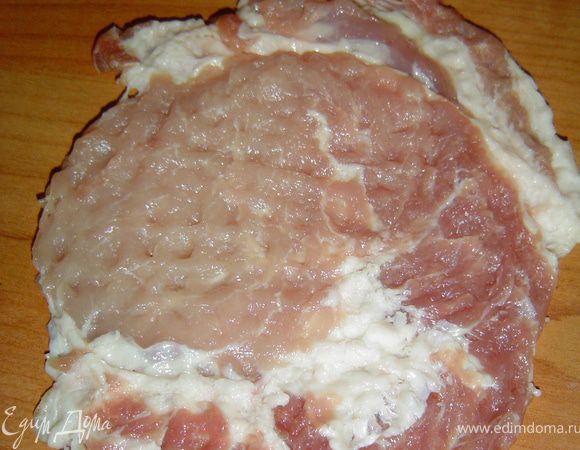 и очень хорошо отбиваем. Солим, перчим по вкусу.