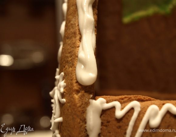 Айсинг не должен растекаться, но и выдавляваться из корнетика тоже должен легко