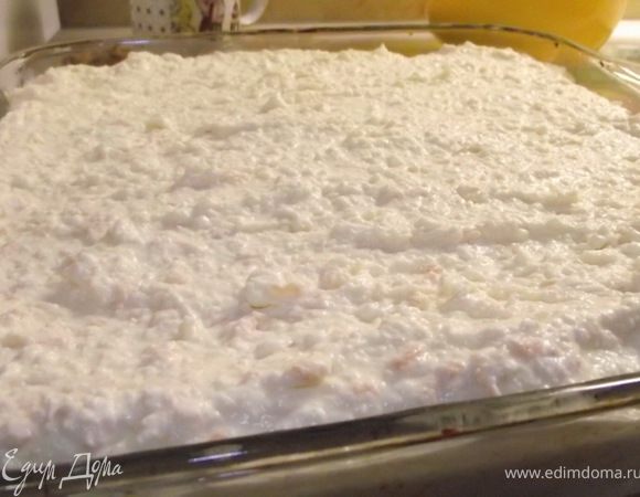 Выложить творожную начинку на яблоки