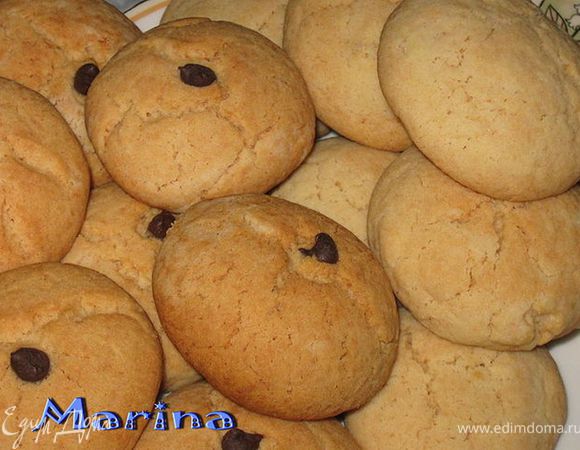 Выпекать при 175 гр 15 мин.

Все делала по рецепту, тесто получилось очень нежное, но после 15-ти выпекания печенюшки прямо рассыпались, дала им остыть, сыпались меньше но все равно слишком нежные.Второй протвень- в середину печеньки вдавила 1 шоколадную капельку, выпекала 20мин при 175 и еще 5 мин при 175 турбо, на фото видна разница, остывшие печеньки более твердые и не такие рассыпчатые