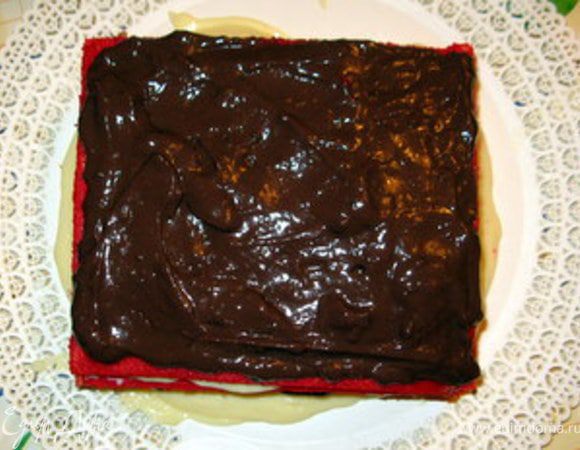 и шоколадным.Закончить шоколадным кремом.