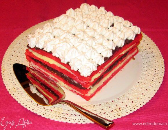 Поставить торт на час в холодильник, чтобы он"взялся".Через час украсить его по вкусу (я украшала взбитыми сливками) и снова вернуть в холодильник ещё на пару часов.