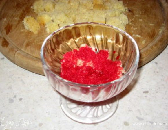 Пропитать ликёром.