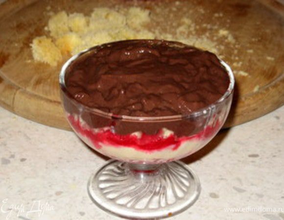 И закончить шоколадным кремом.