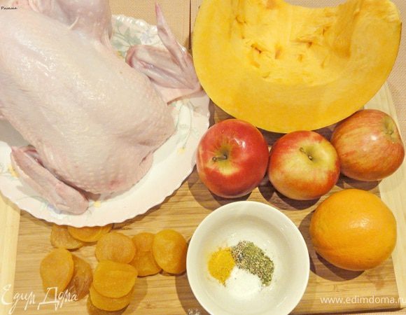 Курицу моем и обсушиваем салфеткой. 