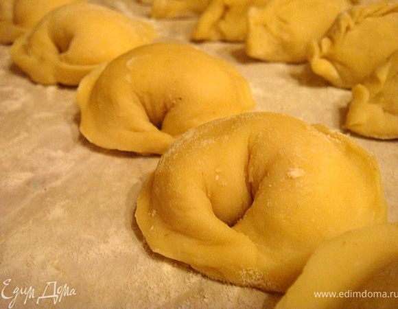 А вот-вареники для сыночка- в виде пельмешек-начинка из творога
