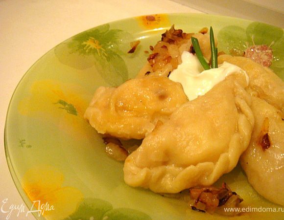 А уже порционно-сдобрить сметанкой!
Приятных вам сюрпризов!!!