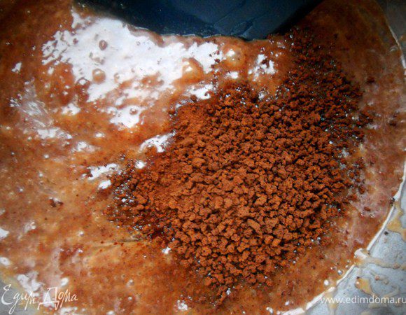 Добавить растворимый кофе.