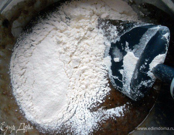 Просеять муку.