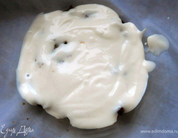 Покрыть брауни маскарпоне. Слои повторить. 