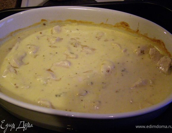 Соус нежный и бархатный, куриные кусочки - сама нежность! С чем подать такую курицу - решать вам! 