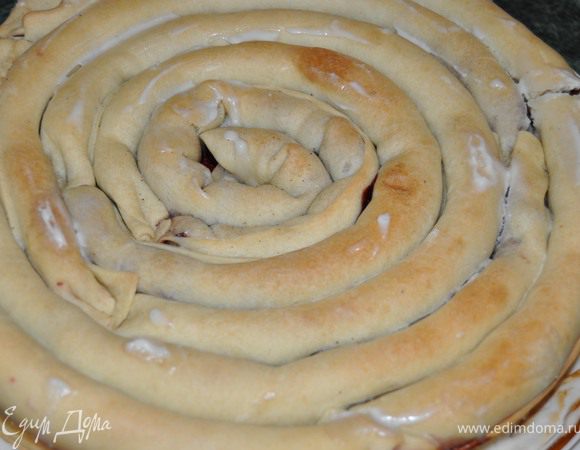 Выпекаем 2 коржа-спирали.