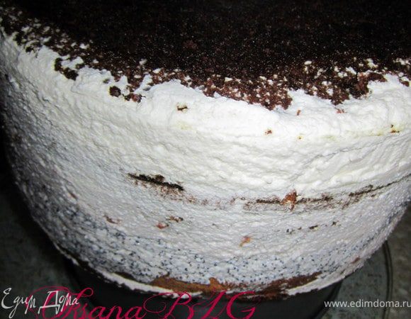 На верх прикрепить небольшую рюмочки или любую маленькую формочку, чтобы обозначить центр.