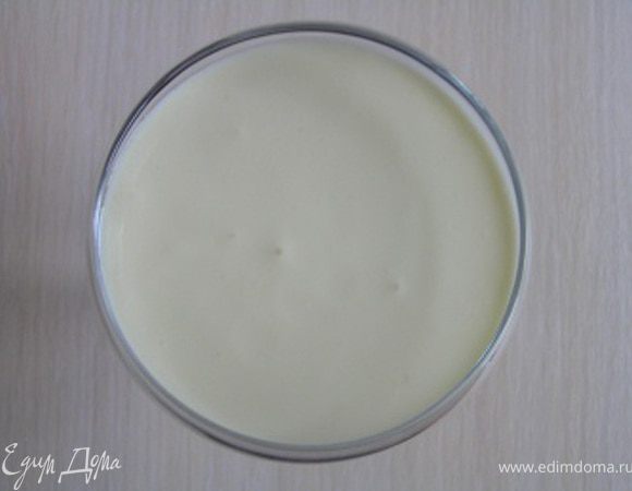 Разлить по креманкам на 1/2 или 1/3 высоты Вашей формы, убрать в холод.