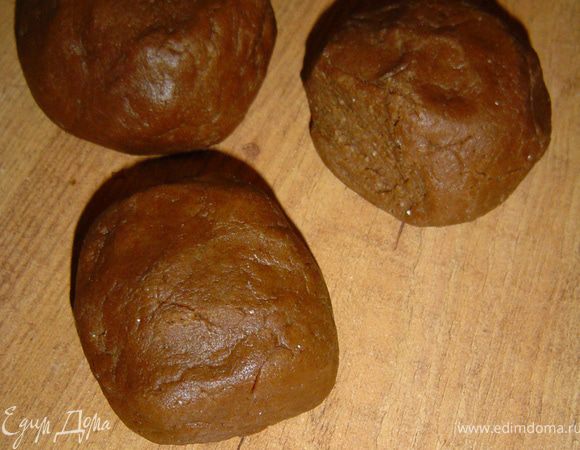 Тесто также как и в первом случае делим на три части и отправляем в морозильную камеру.