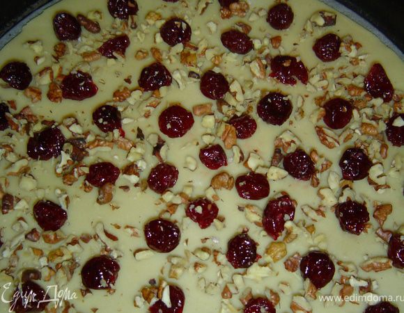 затем посыпаем измельченными орехами,