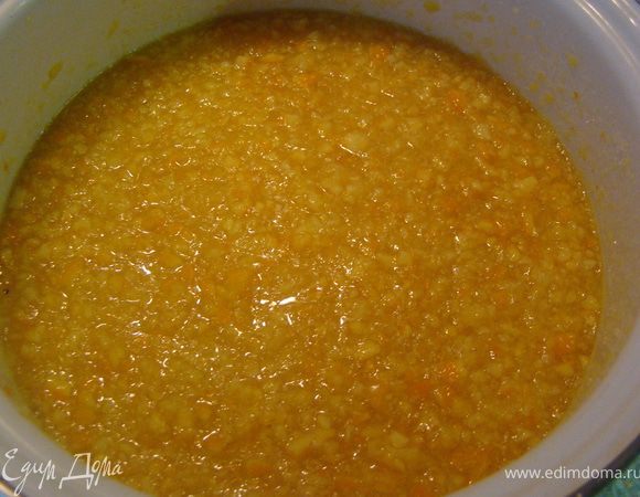 Апельсины измельчите в блендере (можно в мясорубке). Смешайте сахар с водой и нагрейте. Выложите измельченные апельсины в сахар, перемешайте. Варите 2 часа.