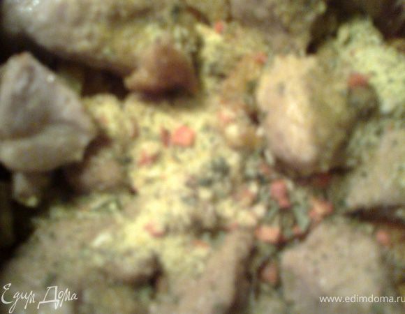 ...приправы,соль,перец.Заливаем водой,перемешиваем и ставим в духовку на 30 минут.Далее проверяем,нужна ли ещё вода и готовим ещё 10 минут.