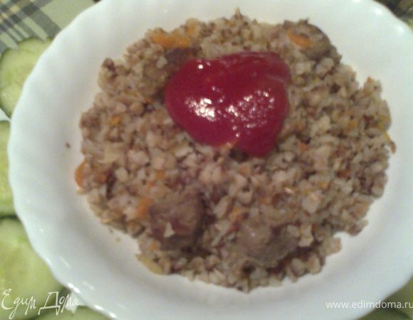 По желанию в тарелку добавляем кетчуп(мои так едят)