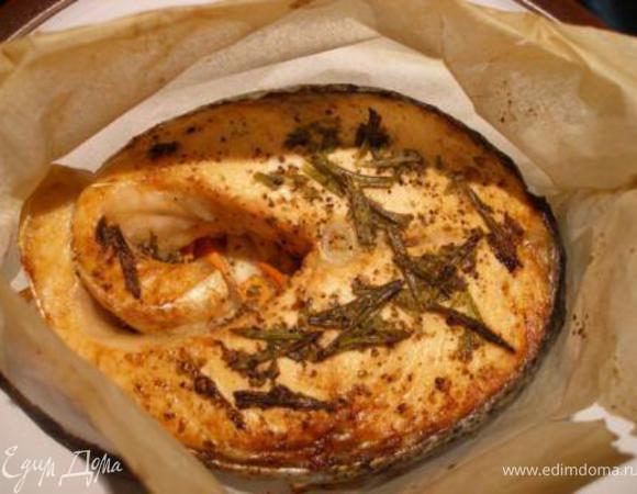 Запекаем при 180-200С в течение 25-30мин. В любом случае надо за рыбой наблюдать.
Подавать можно как в форме, таки без нее :) 