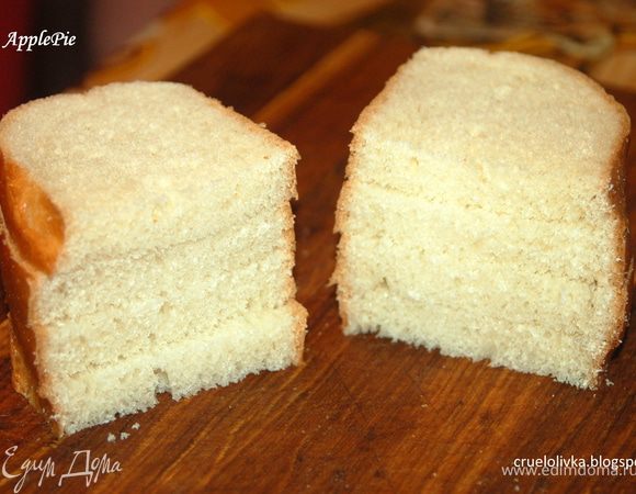 Хлеб нарезать небольшими кусочками так, чтобы уместилась шляпка гриба.