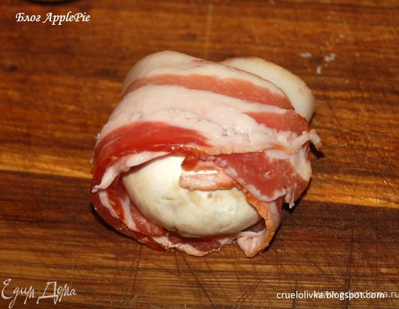 Ветчину обмотать вокруг шляпки. 