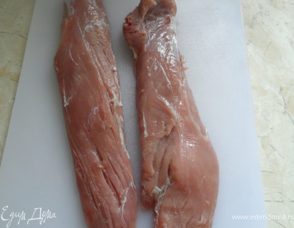 Филе помыть, обсушить. Освободить от лишних жилок.  