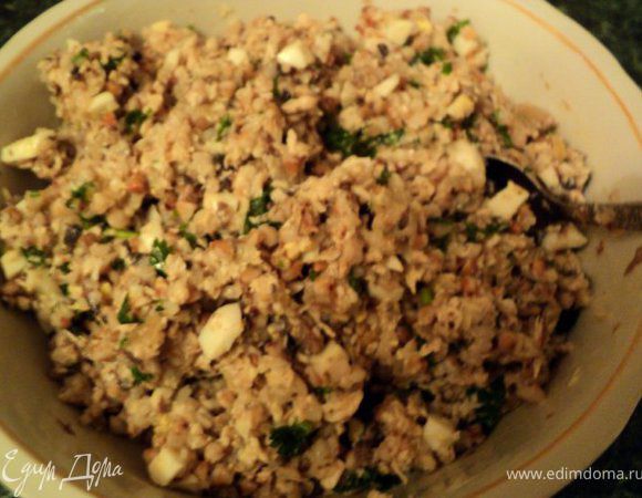 Перемешать, добавив по вкусу соль и перец.