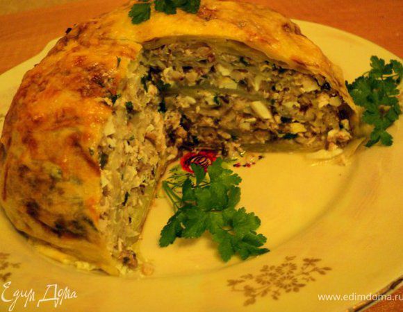 Подавать порезав кусочками со сметаной.