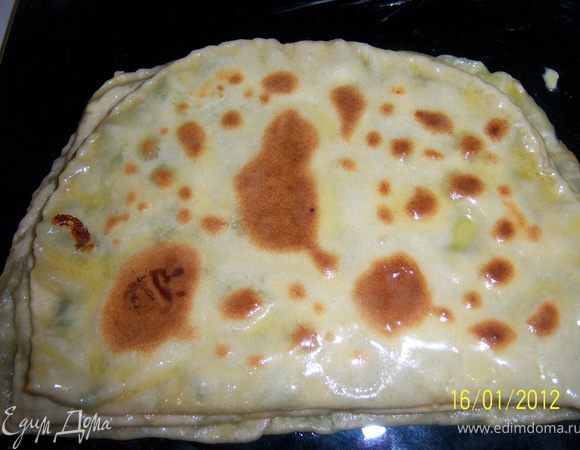 готовое чуду положить на тарелку и намазать сливочным маслом с обеих сторон  и так делать с каждым чуду. 